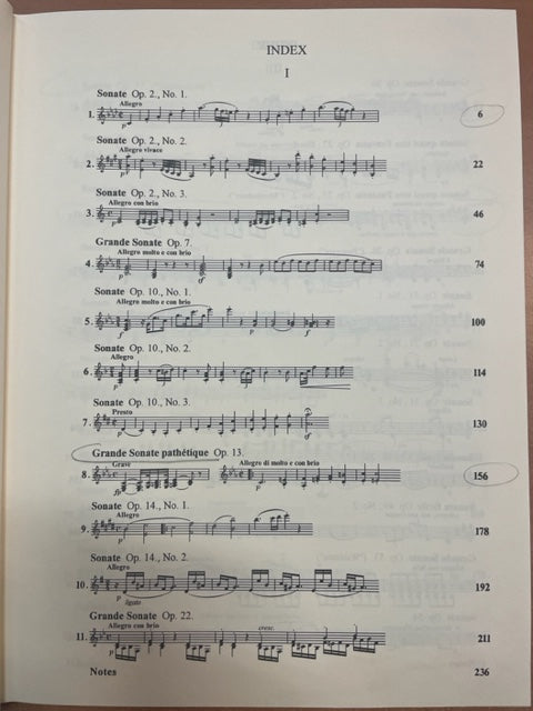 Beethoven Sonates I - sonates de 1 à 11 - Partition piano - 3000 partitions, livres et vinyles d'occasion en vente sur notre site internet gastonmusicclub.fr Gaston Music Store