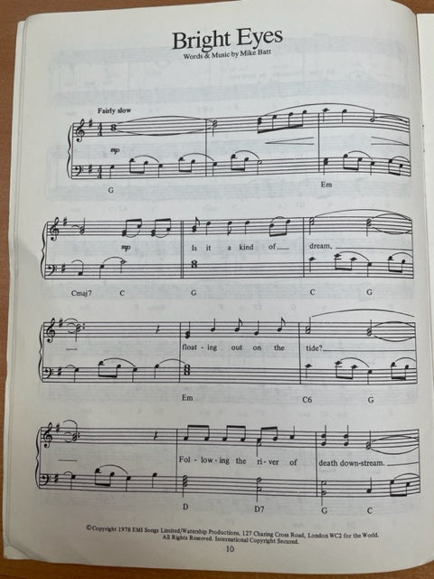 The MIDI song library, Hits of the 70s, arranged by Kenneth Baker- 3000 partitions, livres et vinyles d'occasion en vente sur notre site internet gastonmusicclub.fr Gaston Music Store