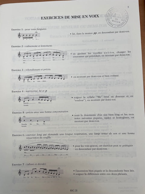 Marie-Hélène Siciliano Le chant en F.M. début du 2e cycle ( partition + CD)-3000 partitions, livres et vinyles d'occasion en vente sur notre site internet gastonmusicclub.fr Gaston Music Store