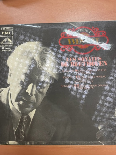Vinyle Beethoven Sonates n°8 Pathétique, n° 14 Clair de lune, n°23 Appassionata- 3000 partitions, livres et vinyles d'occasion en vente sur notre site internet gastonmusicclub.fr Gaston Music Store