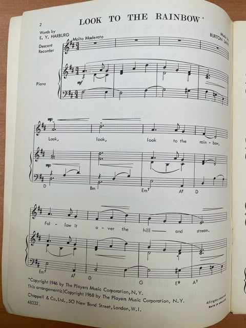 Lane Burton Finian's Rainbow selection for descant recorder and piano with voice and guitar optional-3000 partitions, livres et vinyles d'occasion en vente sur notre site internet gastonmusicclub.fr Gaston Music Store