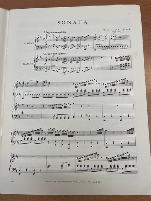 Mozart Sonata and fugue K.448 & K.426 pour 2 pianos 4 mains- 3000 partitions, livres et vinyles d'occasion en vente sur notre site internet gastonmusicclub.fr Gaston Music Store