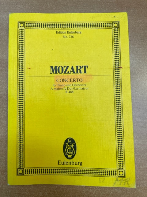 Mozart Concerto for piano and orchestra in A major K 488 conducteur de poche 3000 partitions, livres et vinyles d'occasion en vente sur notre site internet gastonmusicclub.fr Gaston Music Store