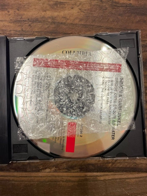 CD Simon and Garfunkel Bridge over Troubled Water- 3000 partitions, livres et vinyles d'occasion en vente sur notre site internet gastonmusicclub.fr Gaston Music Store