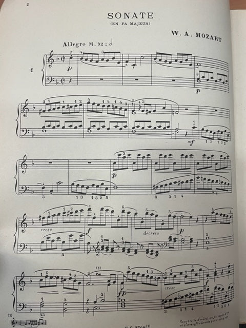 Mozart Sonates pour piano révisions de Victor Staub- 3000 partitions, livres et vinyles d'occasion en vente sur notre site internet gastonmusicclub.fr Gaston Music Store
