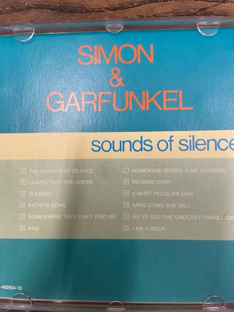 CD Simon and Garfunkel Sounds of silence- 3000 partitions, livres et vinyles d'occasion en vente sur notre site internet gastonmusicclub.fr Gaston Music Store