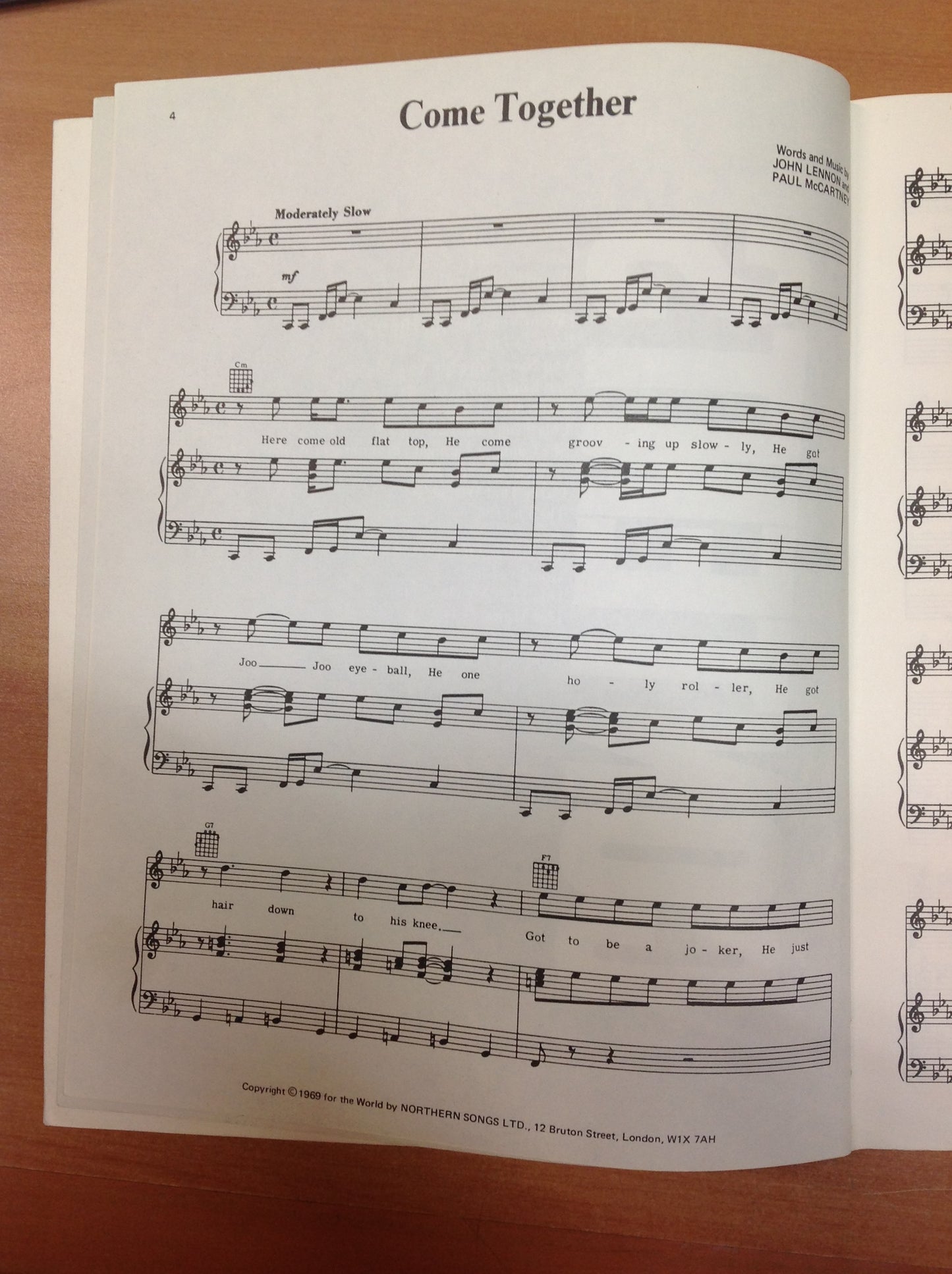 Songbook Beatles 69 book 7 piano voix guitare - 3000 partitions, livres et vinyles d'occasion en vente sur notre site internet gastonmusicclub.fr Gaston Music Store