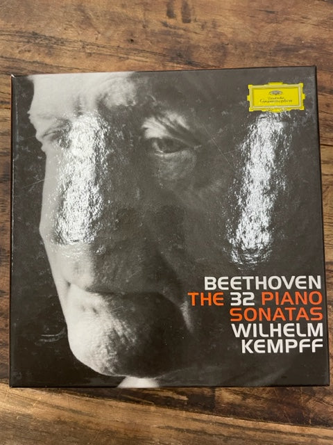 Beethoven The 32 piano sonatas (8 CD + livret) Wilhelm Kempff, piano- 3000 partitions, livres et vinyles d'occasion  en vente sur notre site internet gastonmusicclub.fr Gaston Music Store