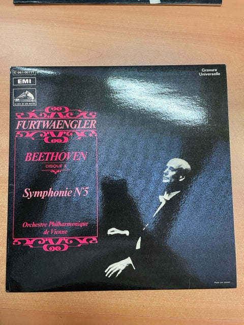 Vinyle Beethoven Symphonie n°5 en ut mineur opus 67 direction Fürtwangler-3000 partitions, livres et vinyles d'occasion en vente sur notre site internet gastonmusicclub.fr Gaston Music Store