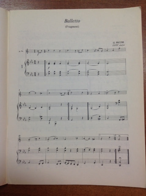 Musique de cor pour les premiers pas, avec accompagnement piano